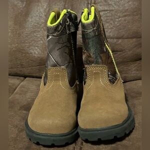 Magellan Outdoors Toddlers’ Boone Realtree Edge Boots, Toddler boy size 8
